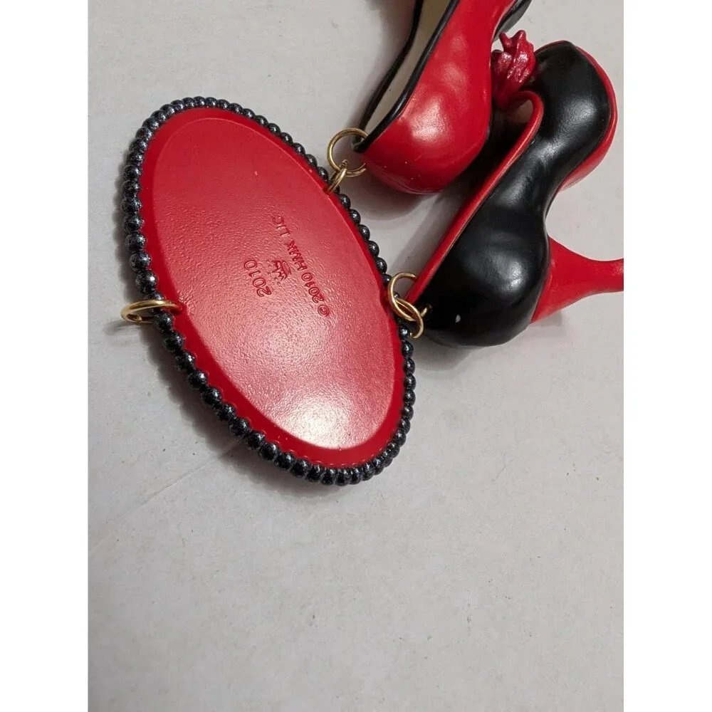 Hallmark Keepsake Sole Sisters 2010 red black "..What a Pair!" w/ box 3 inch - Picture 5 of 11